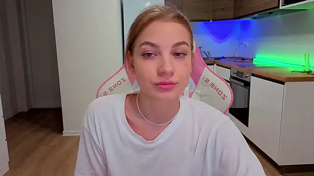 Snapshot of Enjoy_everymoment_ chatting on 10, 4, 2026 Enjoy everymoment online show from 10, 4, 2026