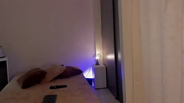 Snapshot of leahaltomm chatting on 7, 3, 2025 leahaltomm online show from 7, 3, 2025