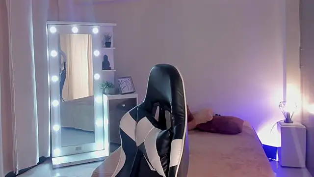 Snapshot of leahaltomm chatting on 9, 3, 2025 leahaltomm online show from 9, 3, 2025