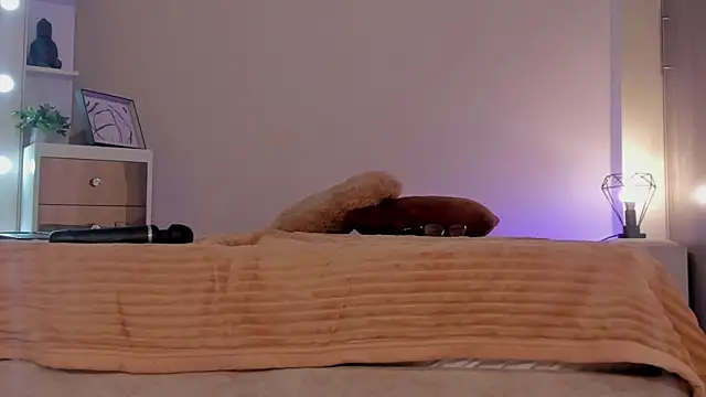 Snapshot of leahaltomm chatting on 9, 3, 2025 leahaltomm online show from 9, 3, 2025