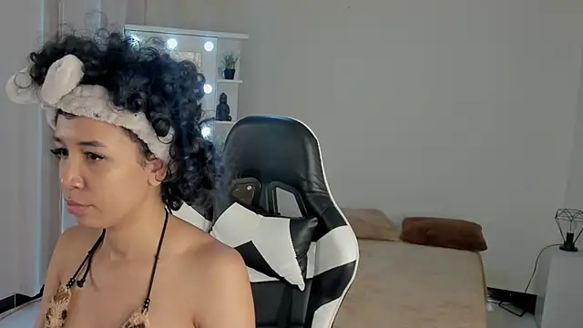 Snapshot of leahaltomm chatting on 14, 3, 2025 leahaltomm online show from 14, 3, 2025