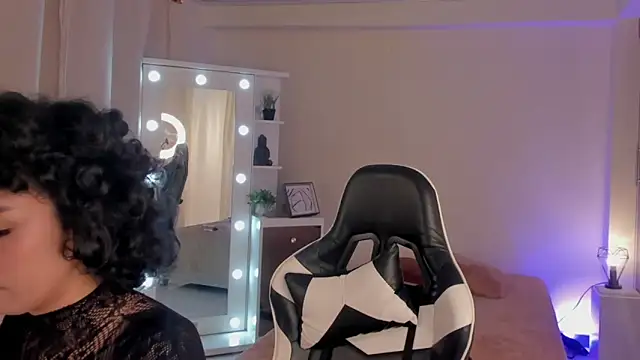 Snapshot of leahaltomm chatting on 15, 3, 2025 leahaltomm online show from 15, 3, 2025