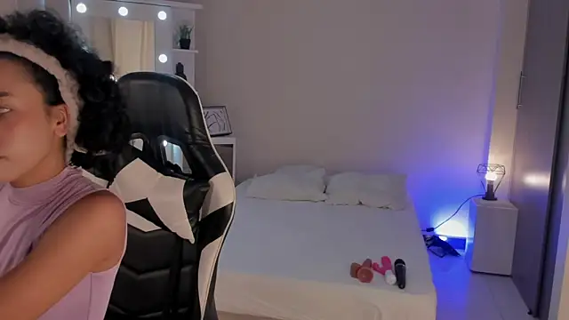 Snapshot of leahaltomm chatting on 20, 3, 2025 leahaltomm online show from 20, 3, 2025