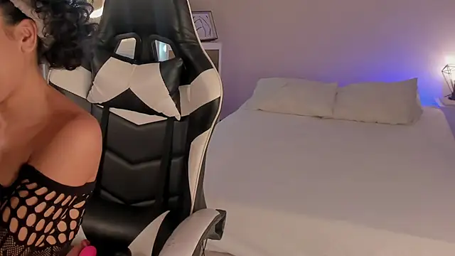 Snapshot of leahaltomm chatting on 22, 3, 2025 leahaltomm online show from 22, 3, 2025