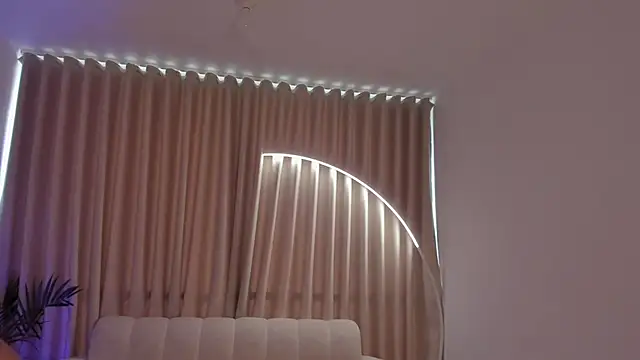 Snapshot of leahaltomm chatting on 21, 9, 2025 leahaltomm online show from 21, 9, 2025