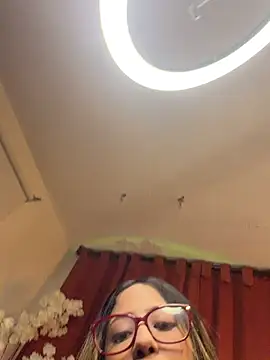 vicky bass online show from 4, 12, 2025