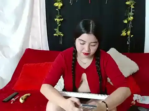 Snapshot of AlejaHottyX chatting on 5, 2, 2025 AlejaHottyX online show from 5, 2, 2025