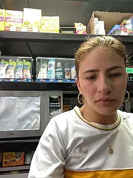 Snapshot of Andrea18_blonde chatting on 17, 6, 2026 Andrea18 blonde online show from 17, 6, 2026