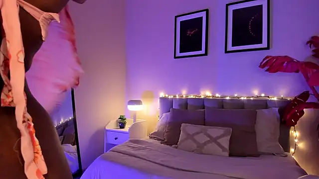 Gigi Strawberry online show from 14, 1, 2026