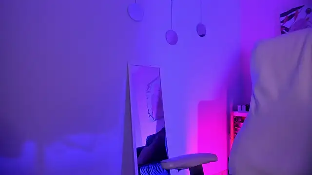 Gigi Strawberry online show from 8, 2, 2026