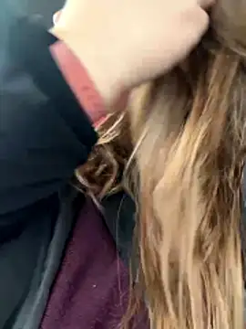 Snapshot of Lars-Lola chatting on 3, 12, 2025 Lars-Lola online show from 3, 12, 2025