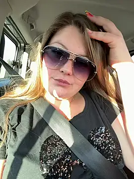 Snapshot of Lars-Lola chatting on 5, 3, 2026 Lars-Lola online show from 5, 3, 2026