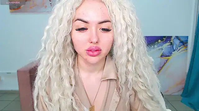 Snapshot of MissisCaty chatting on 19, 2, 2025 MissisCaty online show from 19, 2, 2025