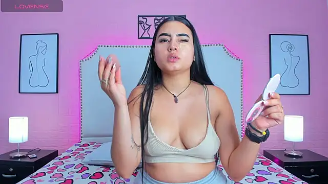  Emma whiitee  online show from 1, 11, 2025