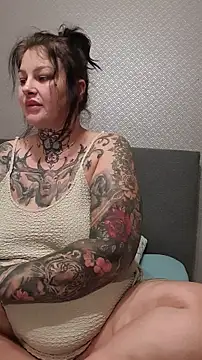 Snapshot of CannabisQueenn chatting on 5, 10, 2025 CannabisQueenn online show from 5, 10, 2025