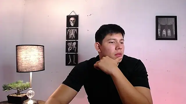 JamesCr  online show from 19, 11, 2025