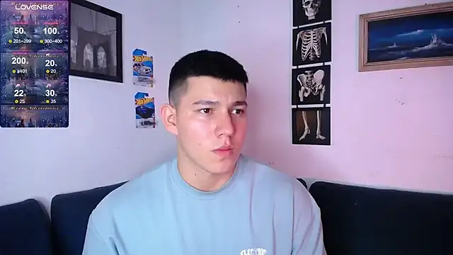 Snapshot of JamesCr_ chatting on 18, 12, 2025 JamesCr online show from 18, 12, 2025