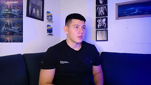 Snapshot of JamesCr_ chatting on 21, 12, 2025 JamesCr online show from 21, 12, 2025