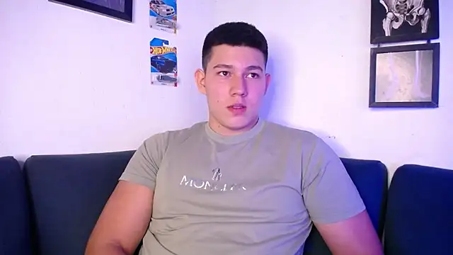 Snapshot of JamesCr_ chatting on 23, 12, 2025 JamesCr online show from 23, 12, 2025