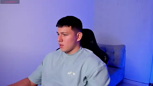 Snapshot of JamesCr_ chatting on 6, 1, 2026 JamesCr online show from 6, 1, 2026