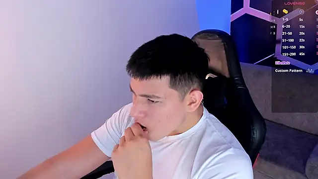 Snapshot of JamesCr_ chatting on 22, 2, 2026 JamesCr online show from 22, 2, 2026