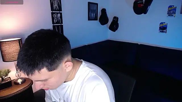 Snapshot of JamesCr_ chatting on 7, 3, 2026 JamesCr online show from 7, 3, 2026