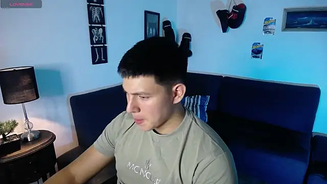 Snapshot of JamesCr_ chatting on 10, 4, 2026 JamesCr online show from 10, 4, 2026