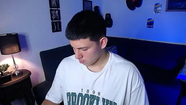 Snapshot of JamesCr_ chatting on 15, 4, 2026 JamesCr online show from 15, 4, 2026