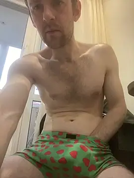 Snapshot of LynnAhNight chatting on 8, 4, 2026 LynnAhNight online show from 8, 4, 2026