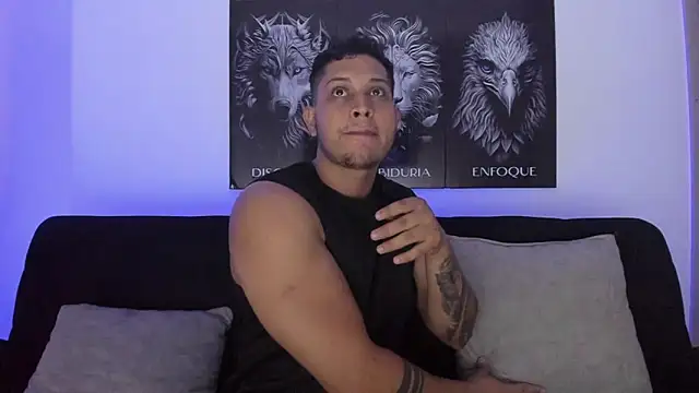 Snapshot of JohanSmith chatting on 28, 10, 2025 JohanSmith online show from 28, 10, 2025