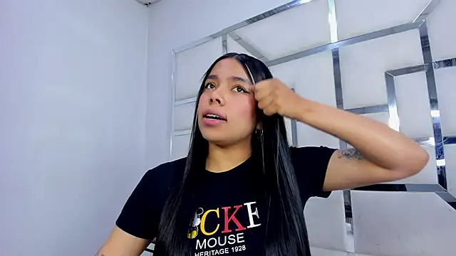 ZoeWan69 online show from 22, 10, 2025