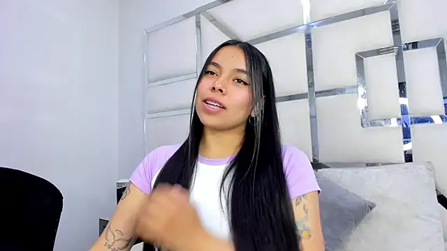 ZoeWan69 online show from 27, 10, 2025