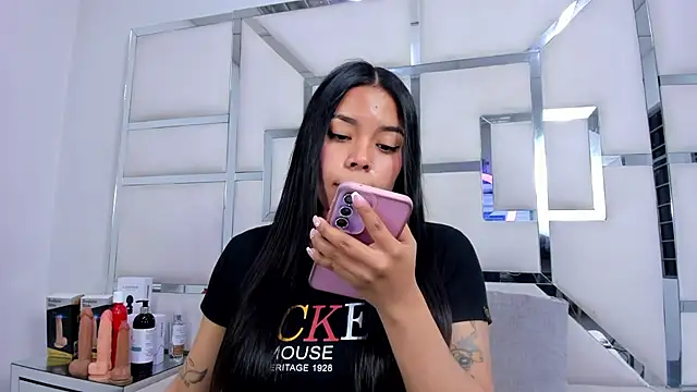 ZoeWan69 online show from 7, 11, 2025