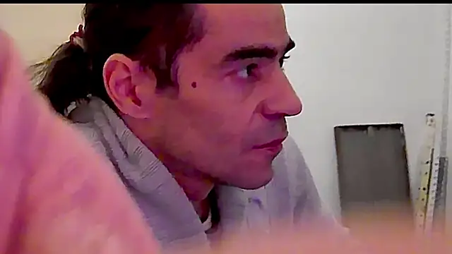 Snapshot of ReyDeBotones chatting on 8, 3, 2026 ReyDeBotones online show from 8, 3, 2026