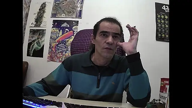 Snapshot of ReyDeBotones chatting on 8, 4, 2026 ReyDeBotones online show from 8, 4, 2026