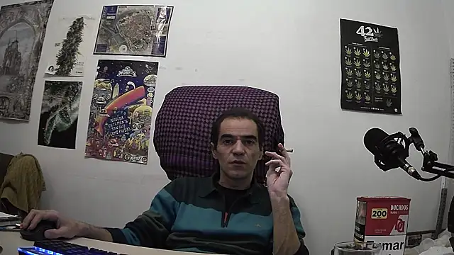 Snapshot of ReyDeBotones chatting on 16, 4, 2026 ReyDeBotones online show from 16, 4, 2026