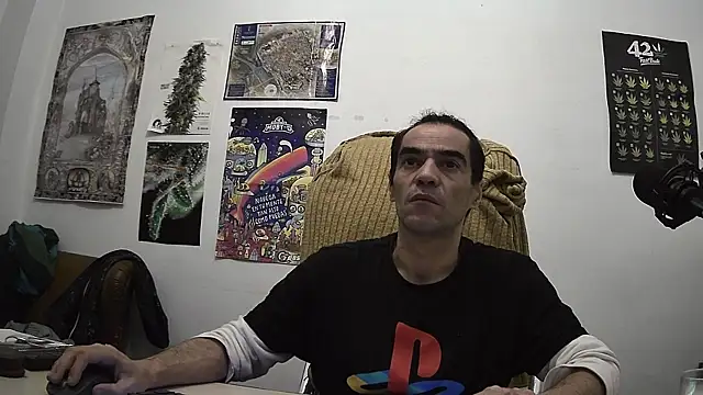 Snapshot of ReyDeBotones chatting on 18, 4, 2026 ReyDeBotones online show from 18, 4, 2026