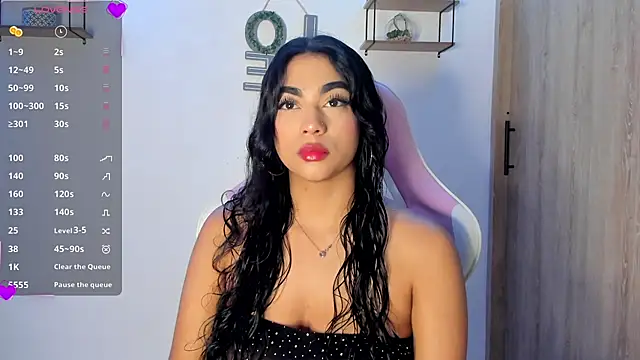 Snapshot of Bella_ricci_ chatting on 7, 10, 2025 Bella ricci online show from 7, 10, 2025