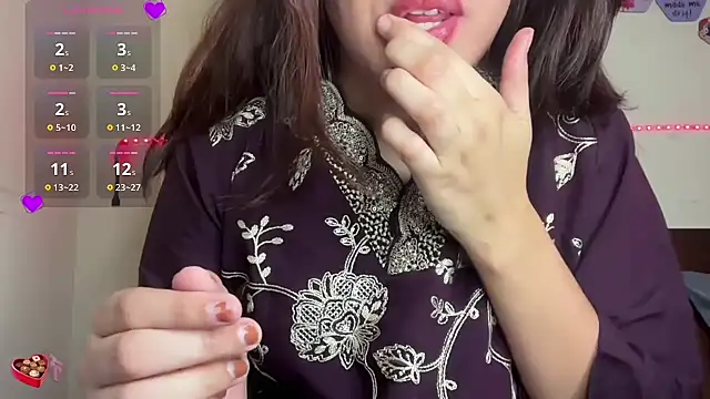 Snapshot of EZ_shuvani chatting on 13, 9, 2025 EZ shuvani online show from 13, 9, 2025