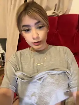 Snapshot of akirahattori chatting on 18, 11, 2025 akirahattori online show from 18, 11, 2025