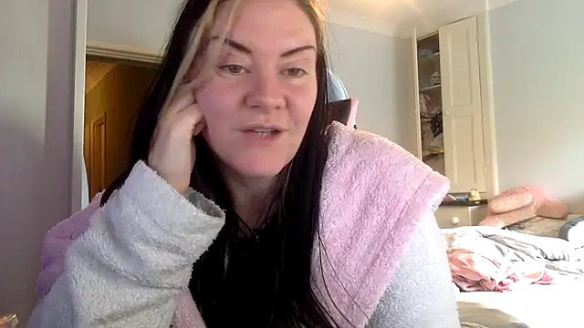 AureliaXOX online show from 5, 2, 2025