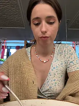 Maria Moonlight online show from 9, 3, 2025