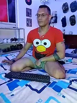 Snapshot of XhaseFoX chatting on 26, 2, 2025 XhaseFoX online show from 26, 2, 2025