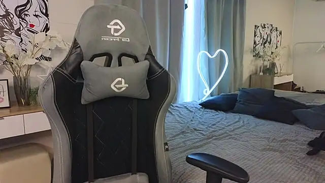 Kira Jin online show from 4, 3, 2025