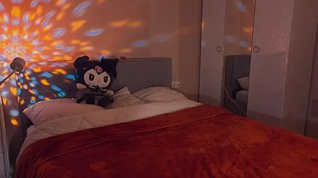 Mia Luw online show from 21, 9, 2025