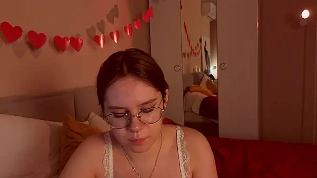 Mia Luw online show from 15, 3, 2026