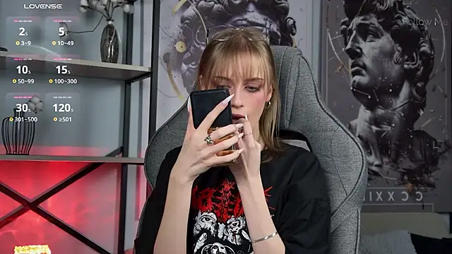 KiraMontoya online show from 5, 3, 2026