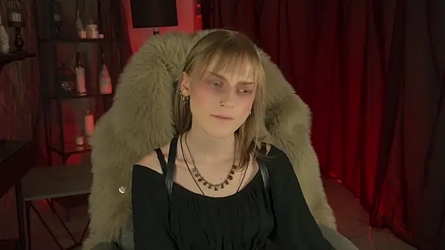 Snapshot of KiraMontoya chatting on 4, 4, 2026 KiraMontoya online show from 4, 4, 2026
