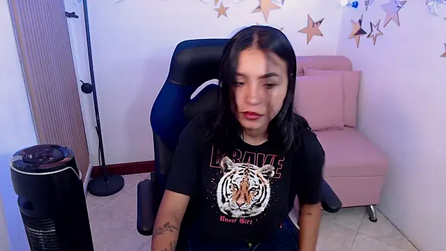 Snapshot of julieta_fn chatting on 28, 4, 2026 julieta fn online show from 28, 4, 2026