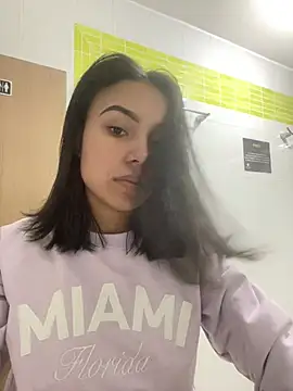 Snapshot of julieta_fn chatting on 29, 4, 2026 julieta fn online show from 29, 4, 2026